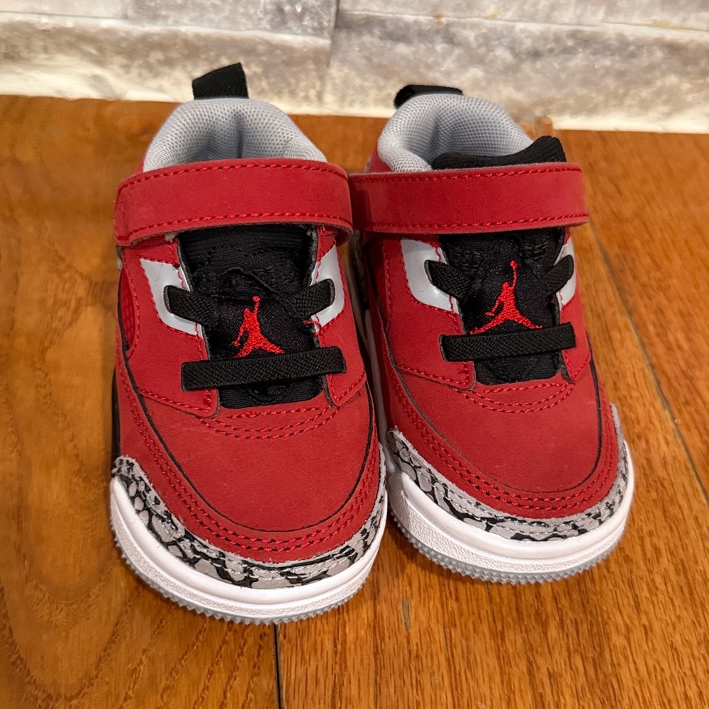 Jordan Kids Red and Black Sneakers 4c
